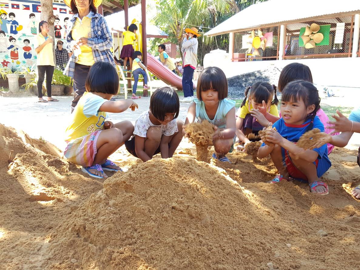 สถ.เดินหน้าพัฒนาเด็กปฐมวัยด้วยสนามเด็กเล่นสร้างปัญญาโดย ...