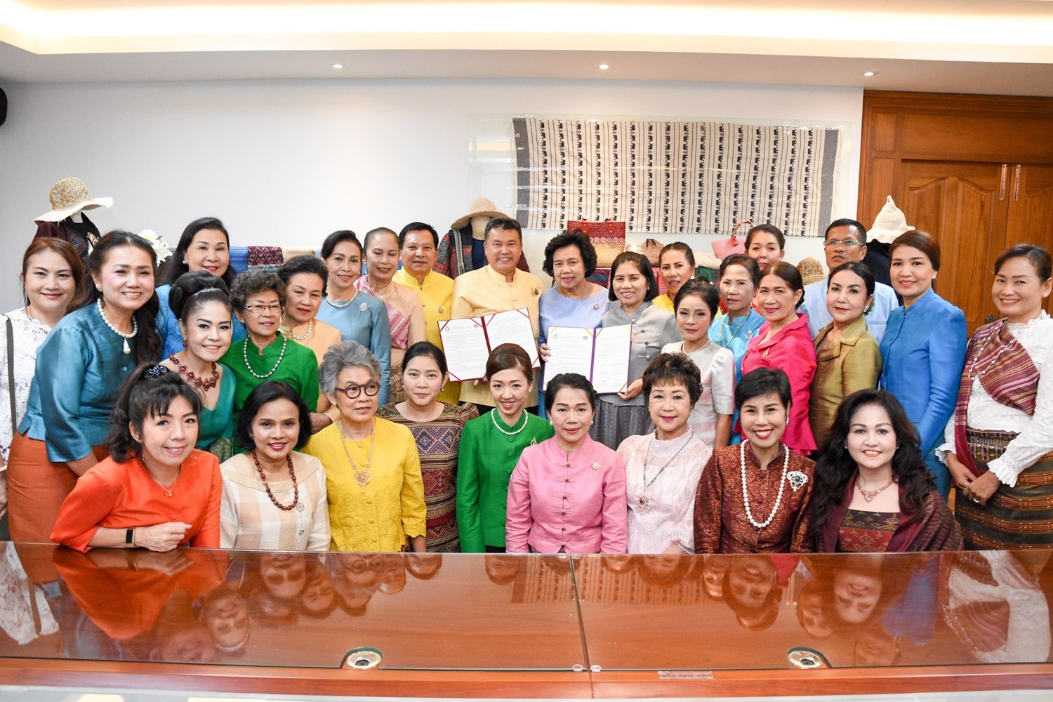 ร่วมจัดโครงการ"สืบสาน อนุรักษ์ศิลป์ผ้าถิ่นไทย ดำรงไว้ในแผ่นดิน"