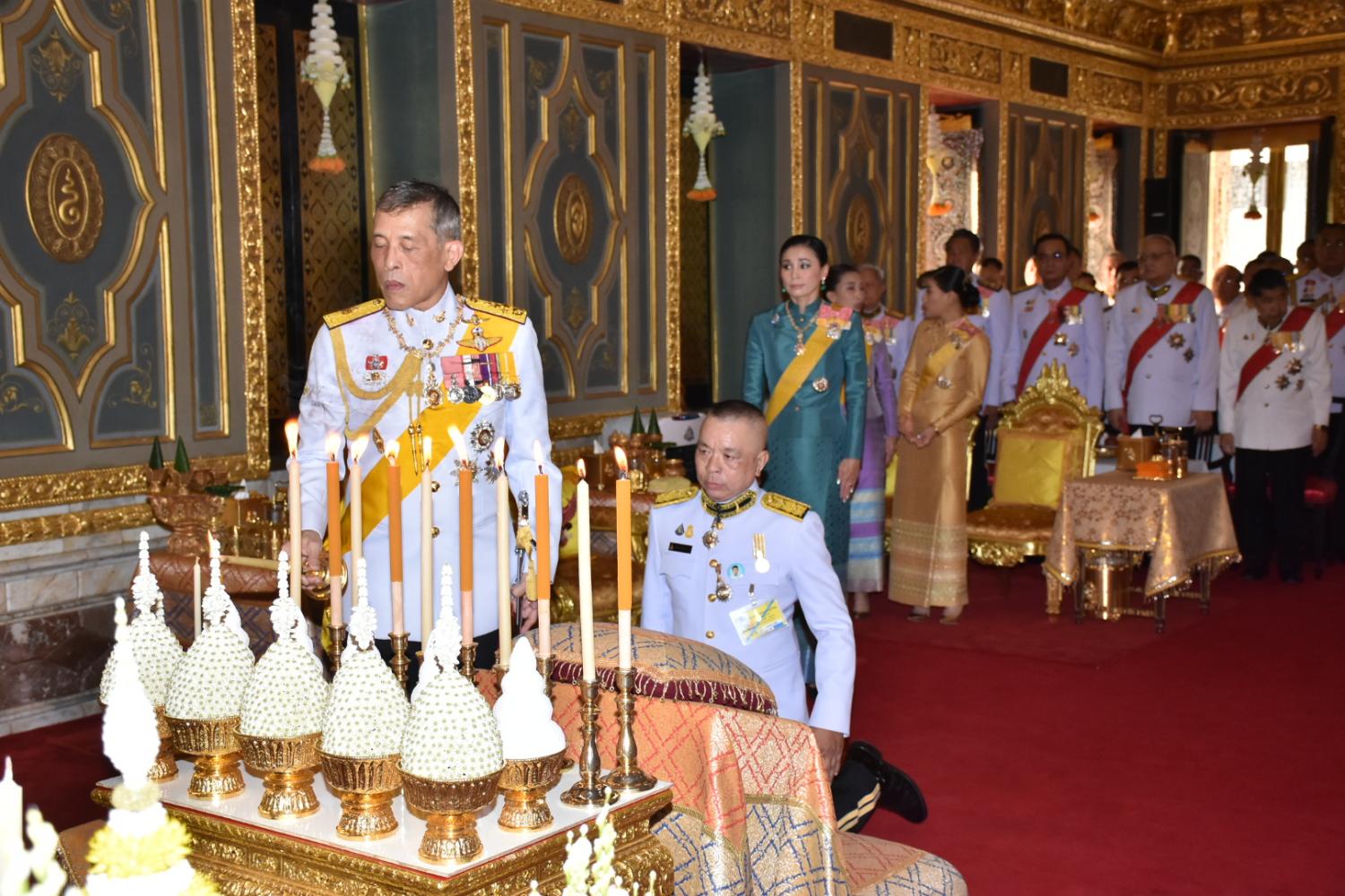 Царский китай. Чакри Король Тайланда. Королевская Династия чакри. Дворец династии чакри. Династия чакри в Тайланде.