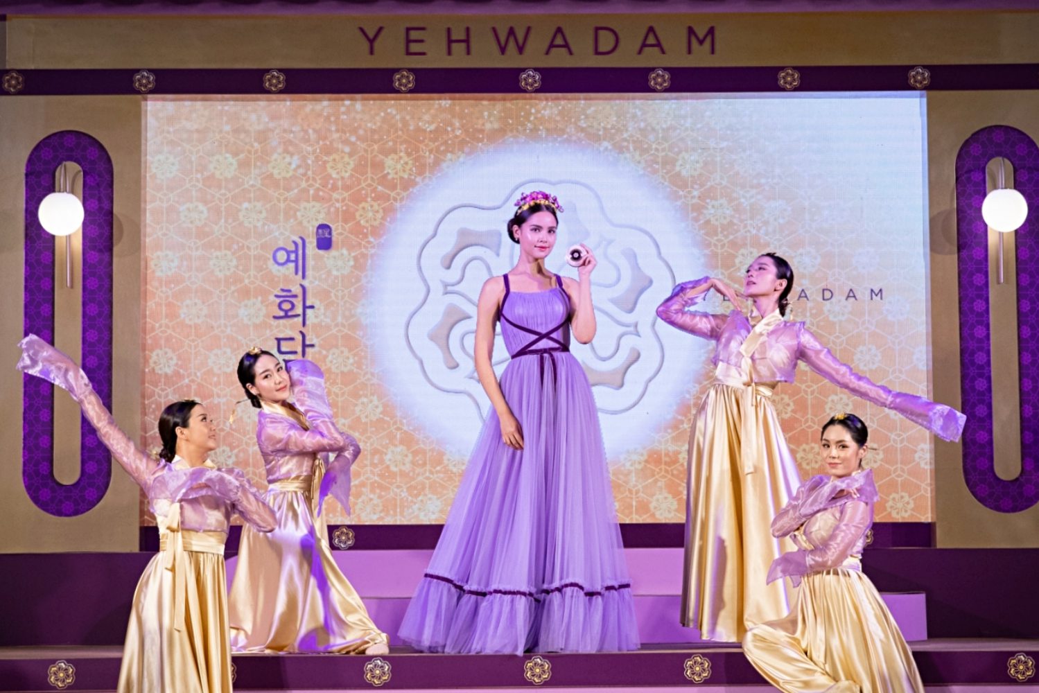 The Face Shop เปิดตัวคุชชั่นตัวใหม่ พร้อมพรีเซ็นเตอร์ขวัญใจมหาชน "ญาญ่า