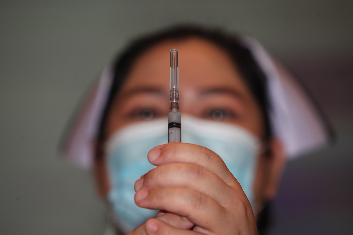 ฉีดวัคซีนโควิดวันแรก254รายไม่พบมีอาการข้างเคียง